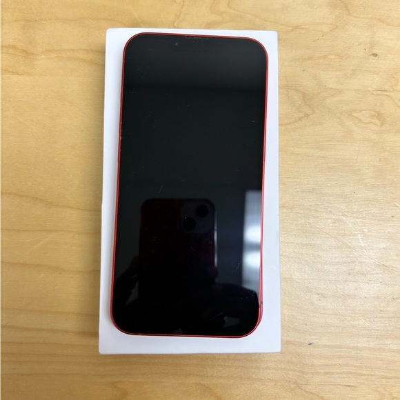 Pre- owned Red T-Mobile iPhone 13. - Picture 3 of 4